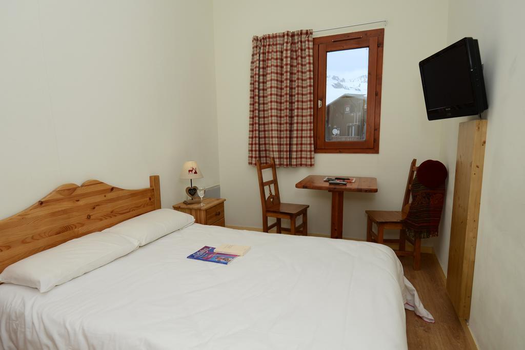 Odalys Chalet Alpina Tignes Room photo